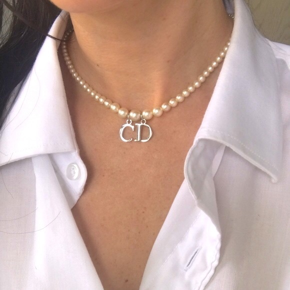 ⭐️ Authentic Dior Pendant Pearl Choker Necklace 💫 - Picture 3 of 10